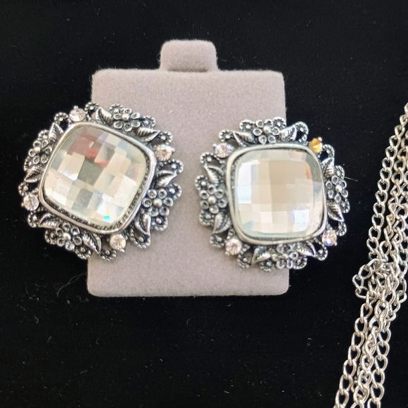 3 Silver Pairs Of Earrings - Picture 4 of 6